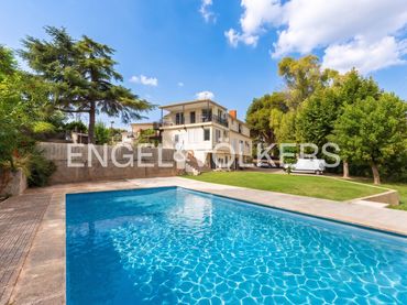 Casa con balcón en venta en El Vedat - Santa Apolonia
