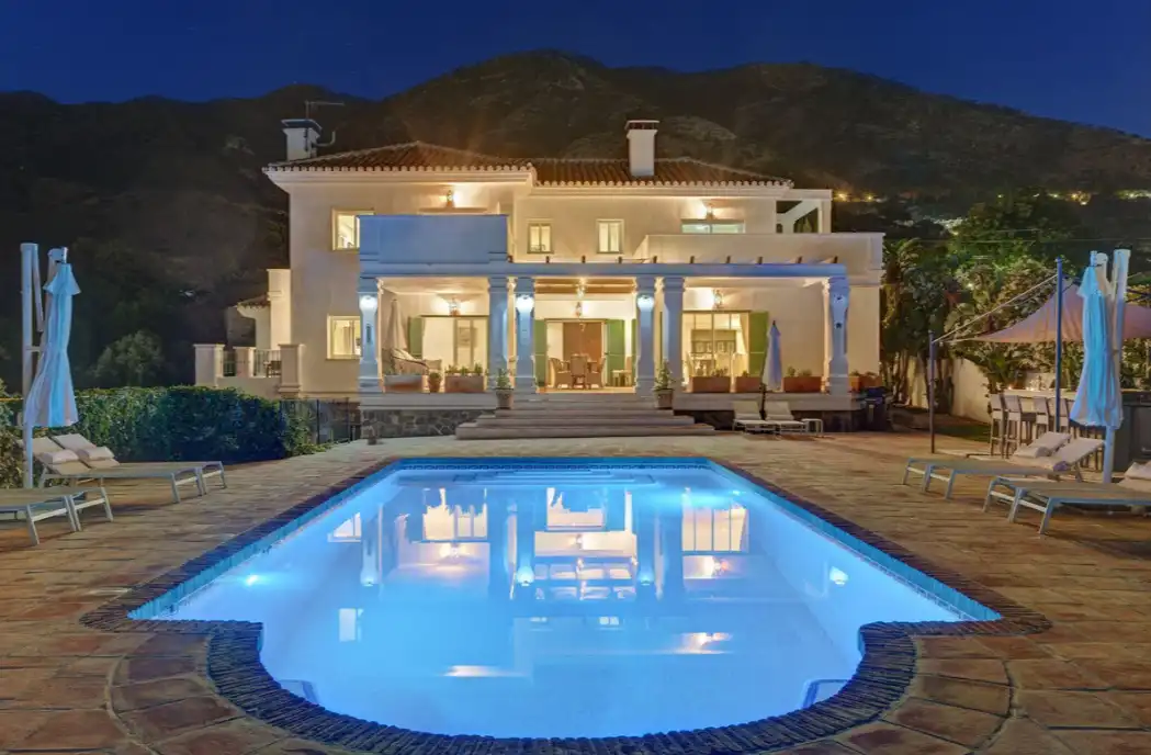 Chalet con piscina en venta en Camino de Valtocado 23