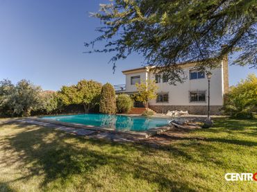 Chalet con piscina en venta en Rosa