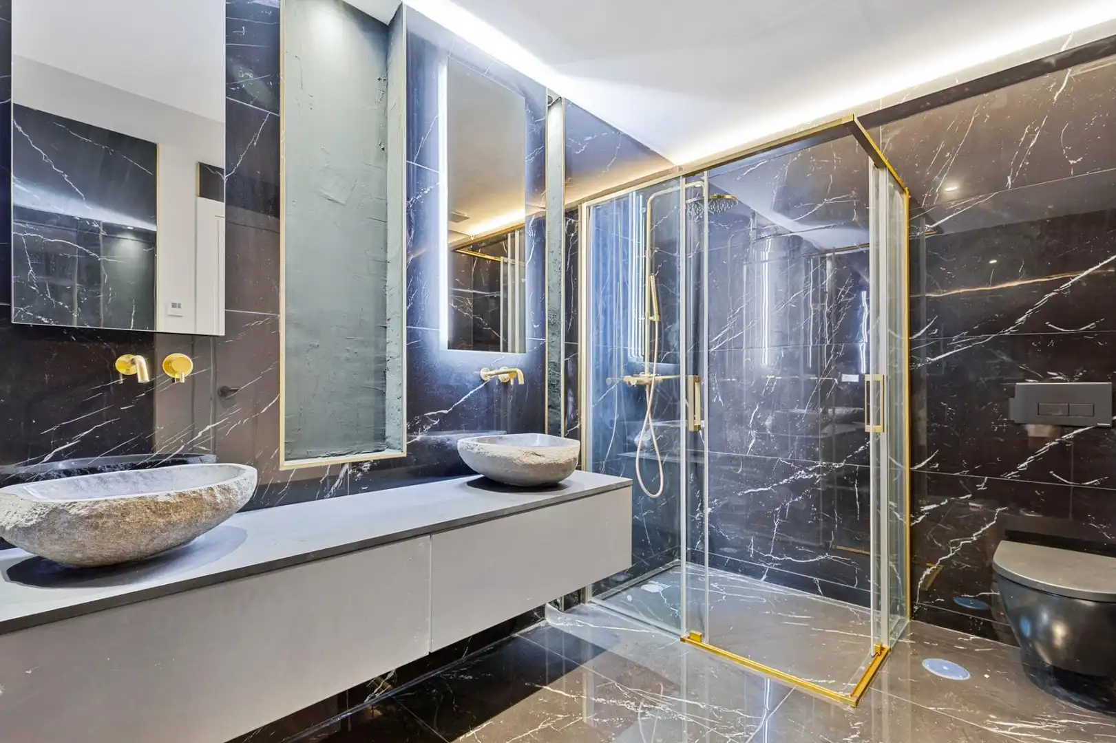 Baño de Casa adosada en venta en Marbella con Aire acondicionado, Calefacción y Jardín privado