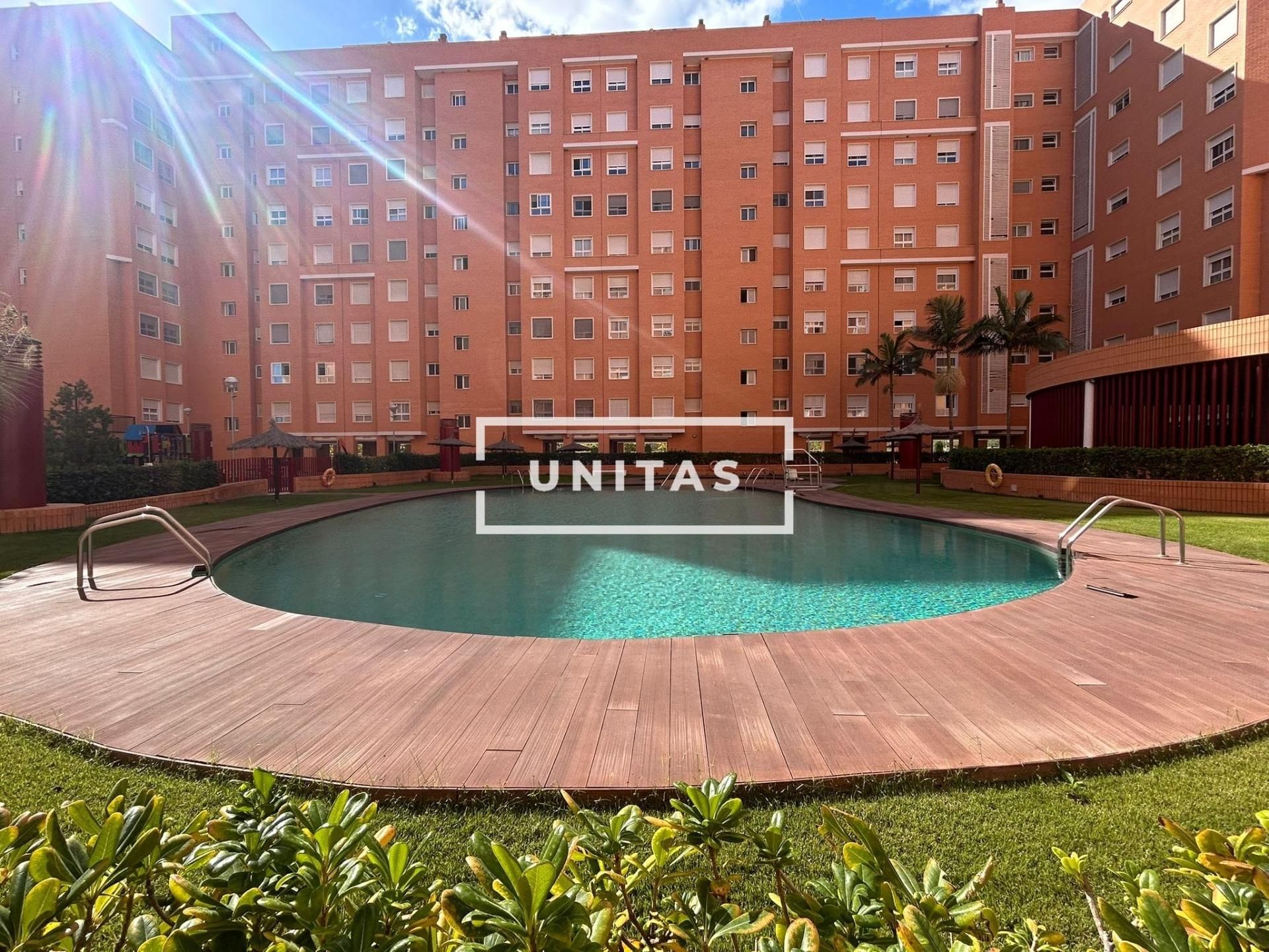 Piscina de Pis en venda en Alicante / Alacant amb Jardí privat, Terrassa i Balcó