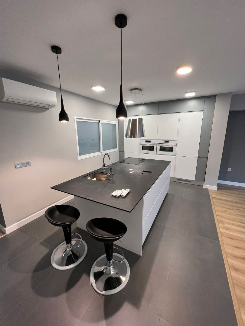 Cuina de Pis de lloguer en  Granada Capital amb Aire condicionat, Forn i Rentadora