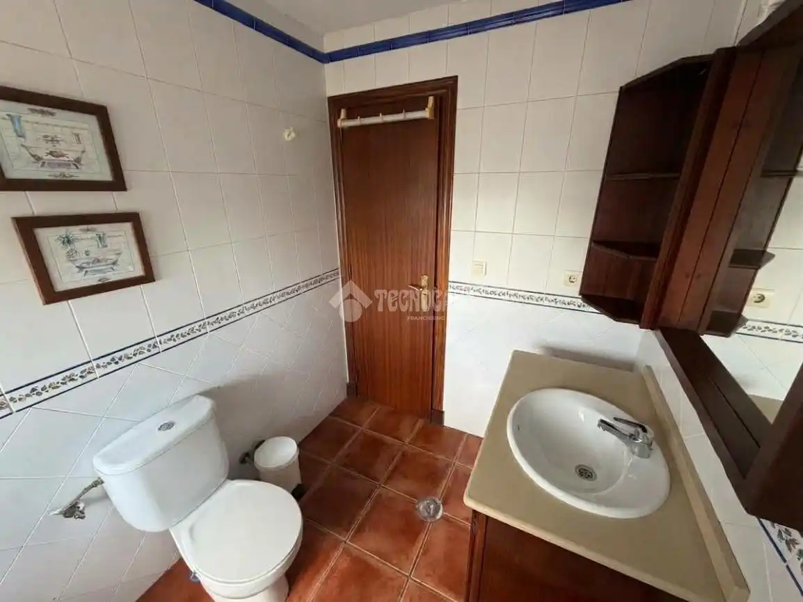 Casa bifamiliare con giardino in vendita a Av. Europa Res. Altavista