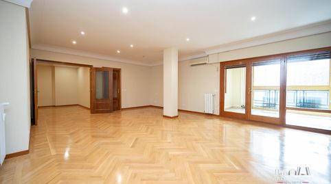 Foto 4 de Piso de alquiler en Pasaje de Caleruega, Costillares, Madrid Capital