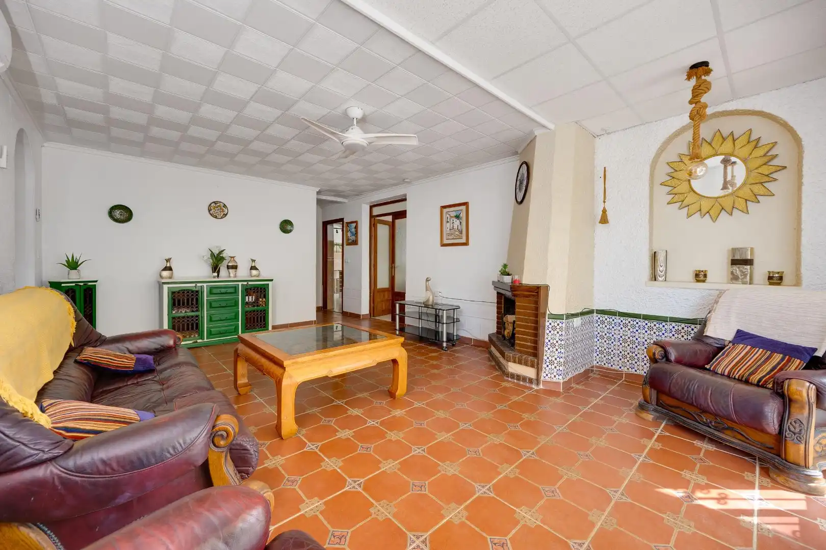 Sala d'estar de Casa o xalet en venda en Torrevieja amb Aire condicionat, Jardí privat i Terrassa