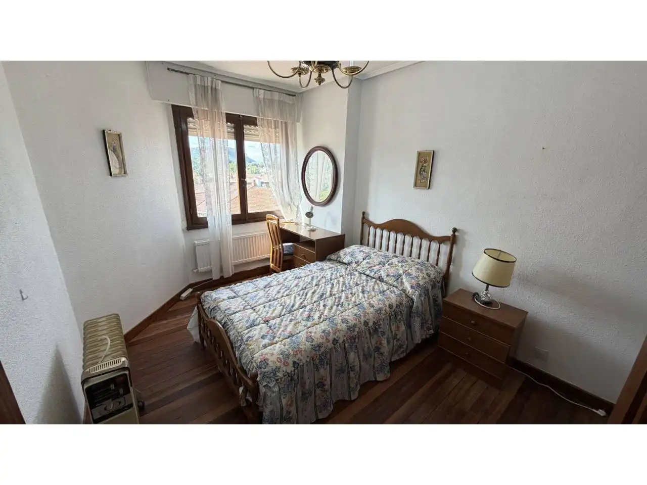 Habitación de Piso en venta en Espinosa de los Monteros con Calefacción y Amueblado