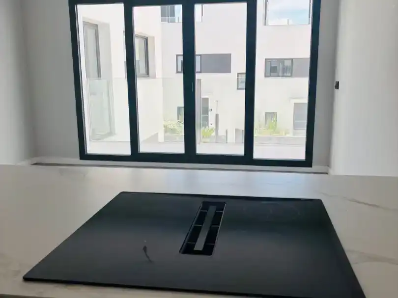 Terrasse von Wohnung zur Miete in  Granada Capital mit Schwimmbad und Balkon