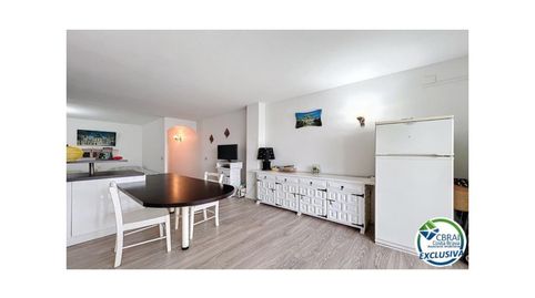 Foto 4 de Piso en venta en Calle de P Calderon de la Barca, 6, Salatar, Roses