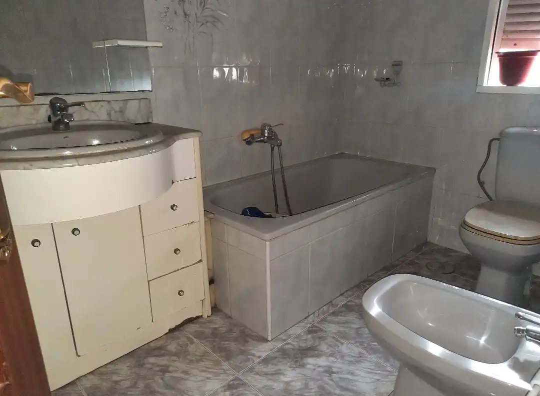 Baño de Piso en venta en Ponferrada con Terraza, Trastero y Amueblado