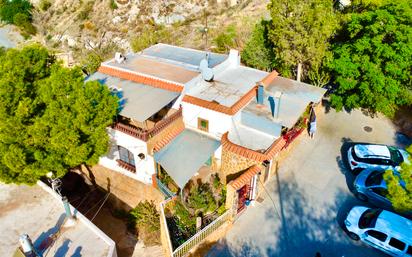 Vista exterior de Casa o xalet en venda en Adra amb Jardí privat, Terrassa i Traster