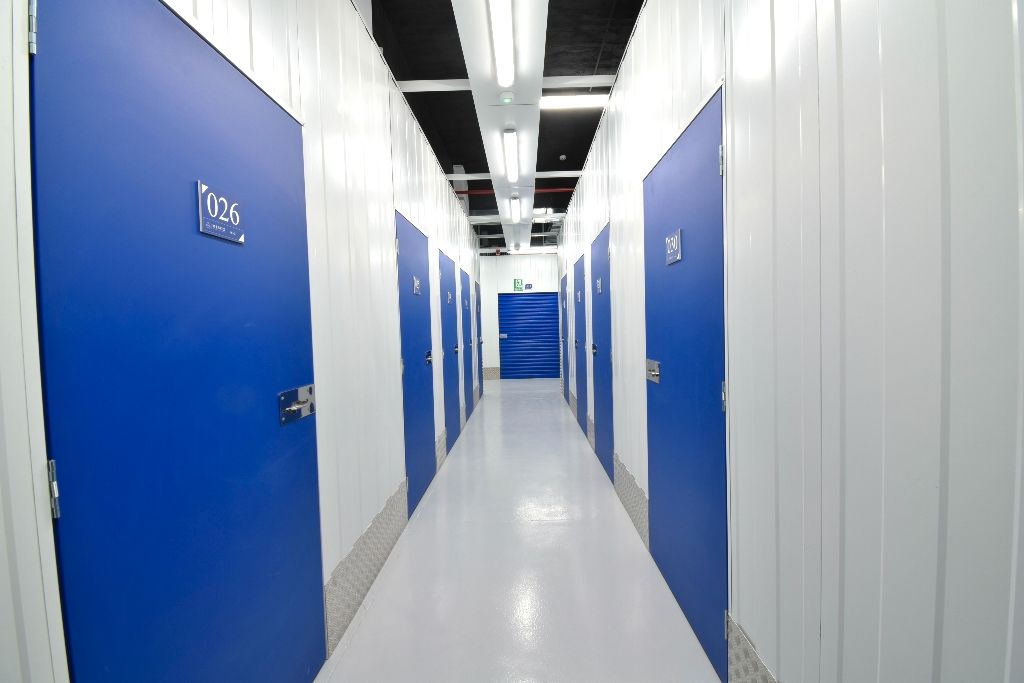 Box room to rent in  Madrid Capital  with Alarm
