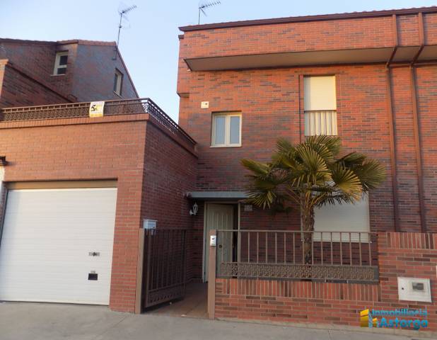 Casa adosada en Venta en Calle Lago del Marqués en Astorga