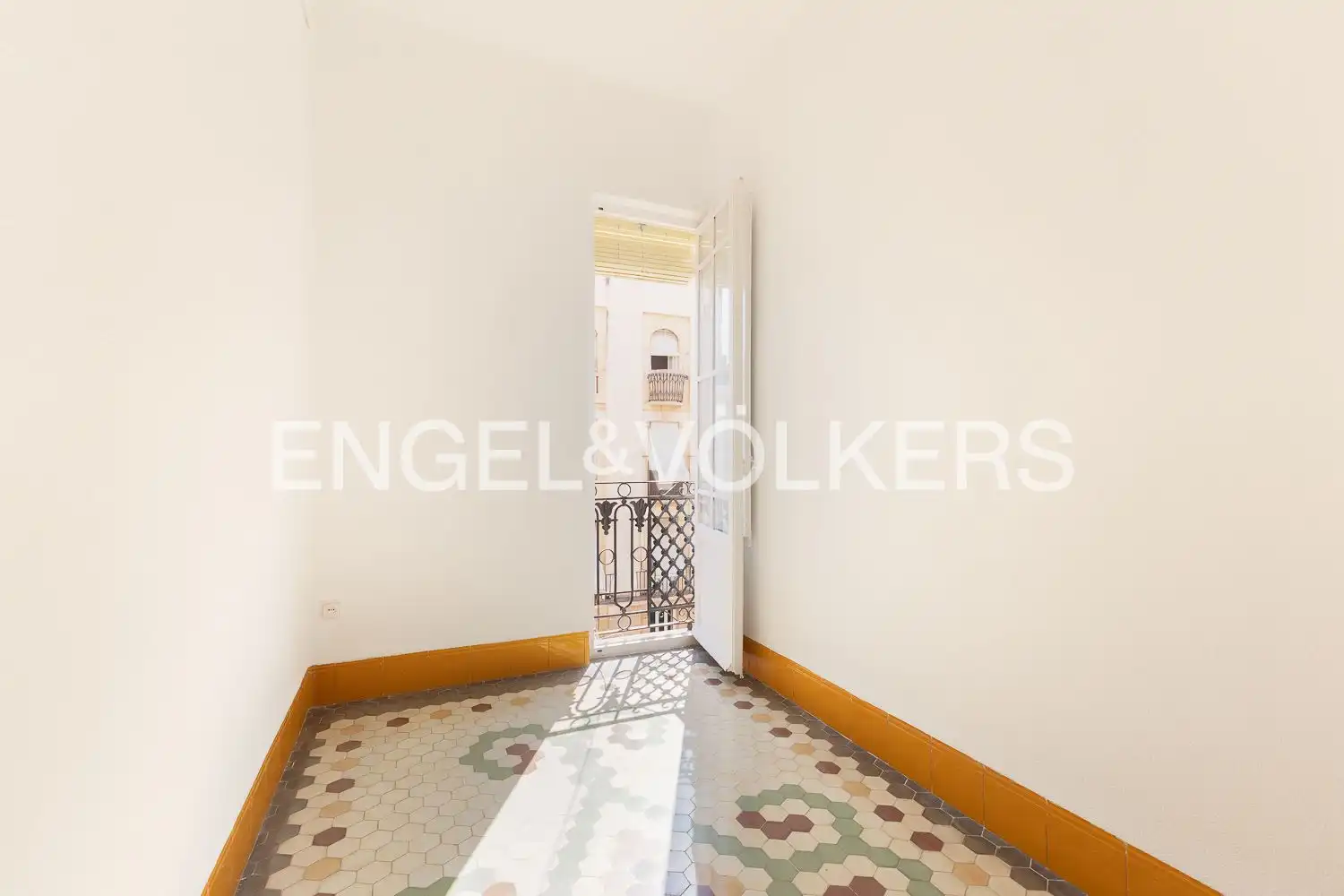 Flat for rent in Valencia  with Air Conditioner, Heating and Balcony