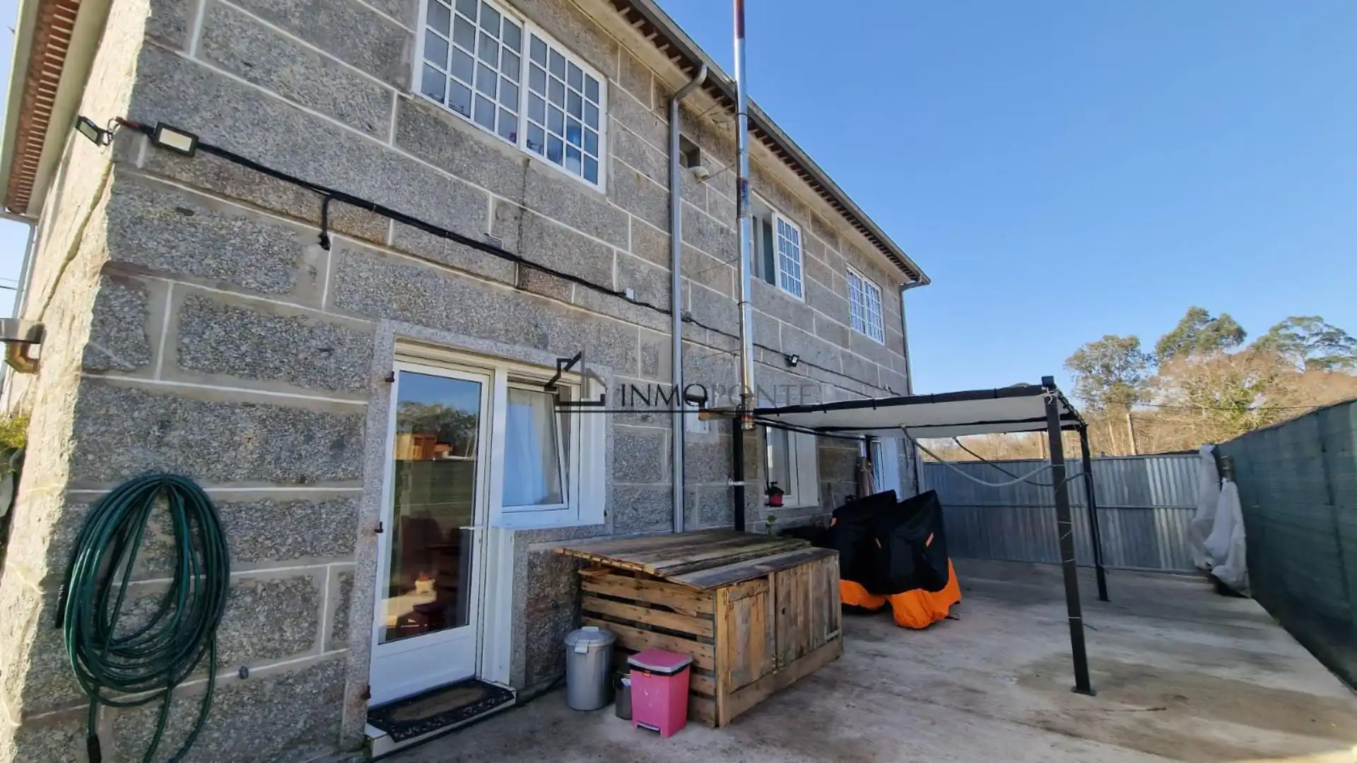 Vista exterior de Casa o xalet en venda en Pontevedra Capital  amb Jardí privat