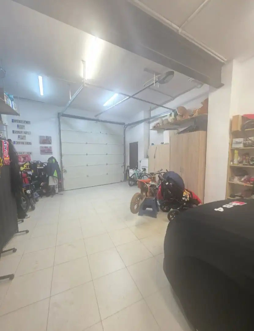 Casa adosada en venda en Santa Coloma de Gramenet amb Aire condicionat, Calefacció i Parquet