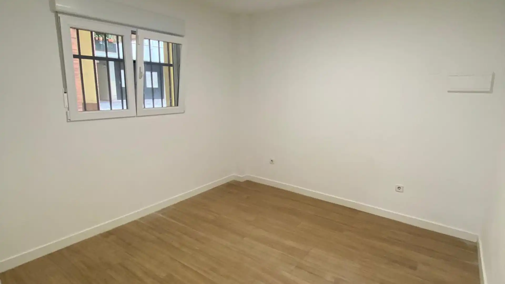 Schlafzimmer von Erdgeschoss zum Verkauf in  Barcelona Capital mit Heizung