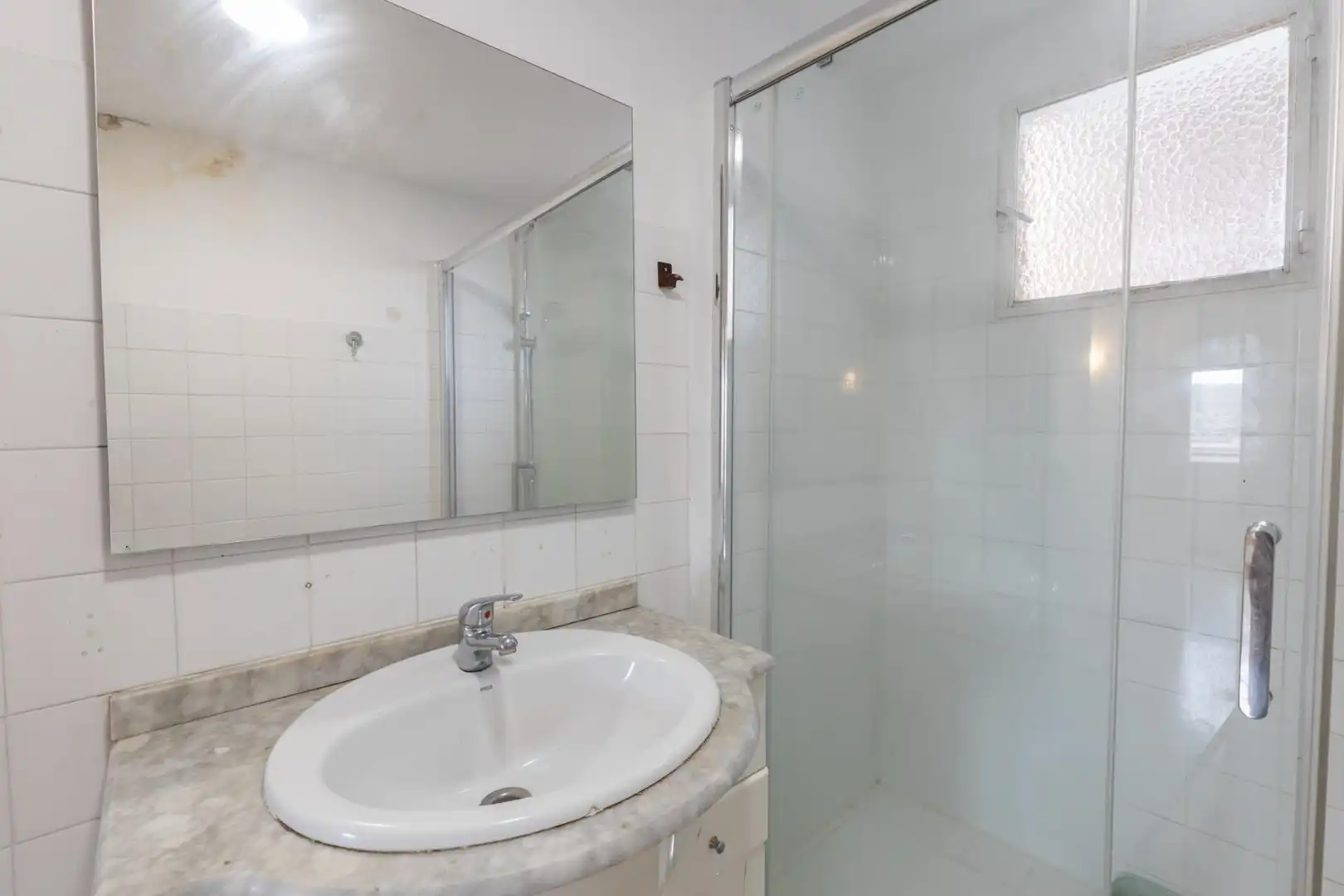 Baño de Piso en venta en Granada con Terraza y Balcón