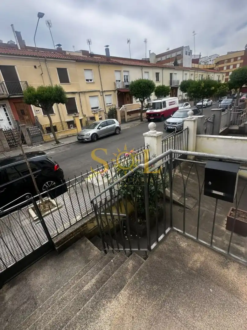 Terrassa de Casa o xalet en venda en León Capital  amb Calefacció, Jardí privat i Terrassa