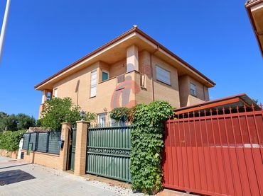 Villa avec jardin à vendre à Avenida Salinas 5
