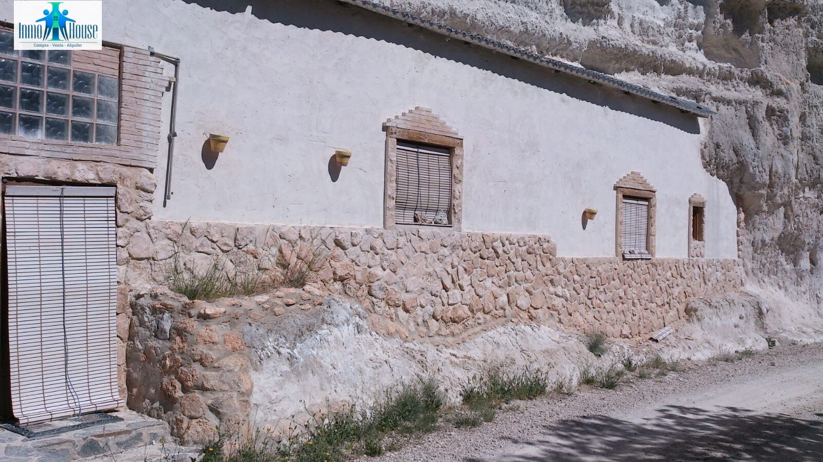 Vista exterior de Finca rústica en venda en Alcalá del Júcar amb Aire condicionat
