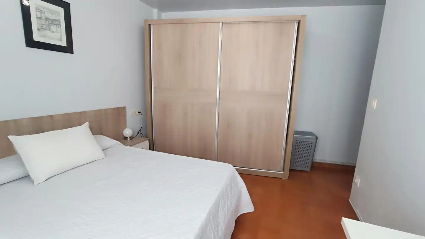 Bedroom of Flat for rent in Pontevedra Capital 