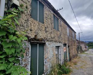 Vista exterior de Casa adosada en venda en Pontevedra Capital  amb Jardí privat