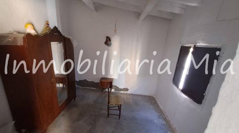 Amplia Casa con Garaje y 4 Dormitorios  Ideal para Renovar