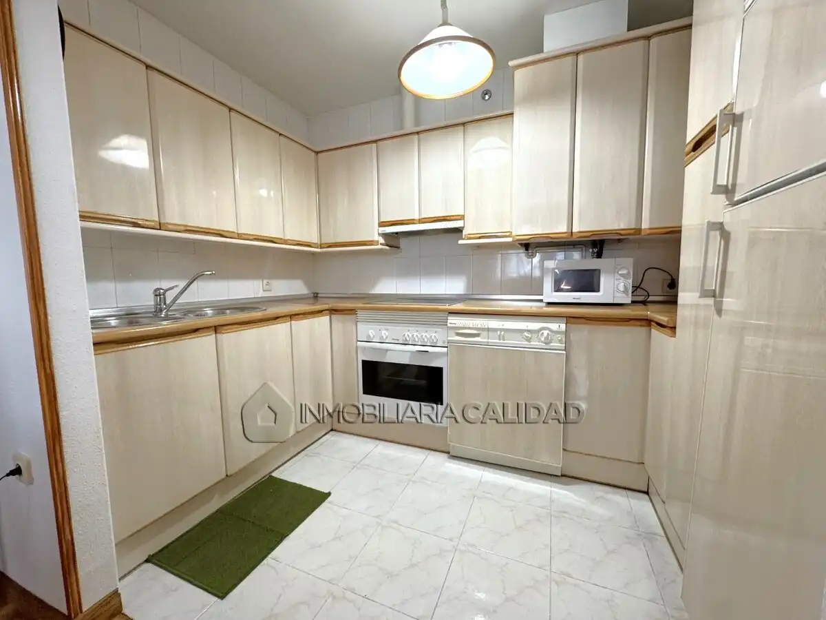 Cocina de Piso de alquiler en Burgos con Calefacción y Amueblado