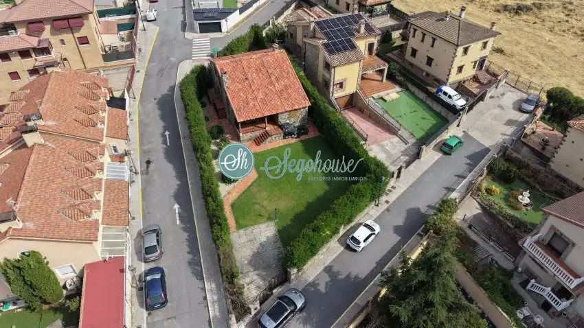 Casa o chalet en venta en Palazuelos de Eresma con Calefacción, Terraza y Amueblado