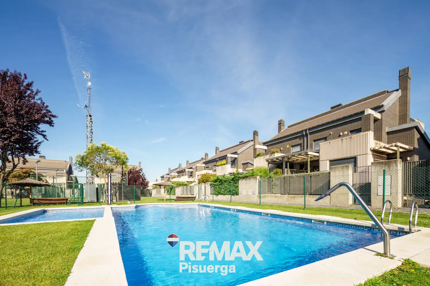 Vista exterior de Casa o xalet en venda en Valladolid amb Aire condicionat, Calefacció i Jardí privat