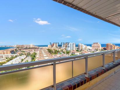 Vista exterior de Pis en venda en La Manga del Mar Menor amb Aire condicionat, Piscina i Moblat