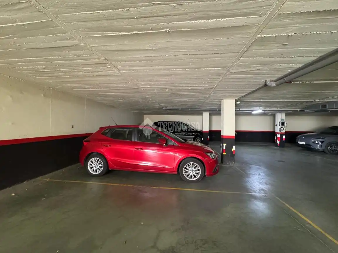 Parkplatz von Garage zum Verkauf in Usera