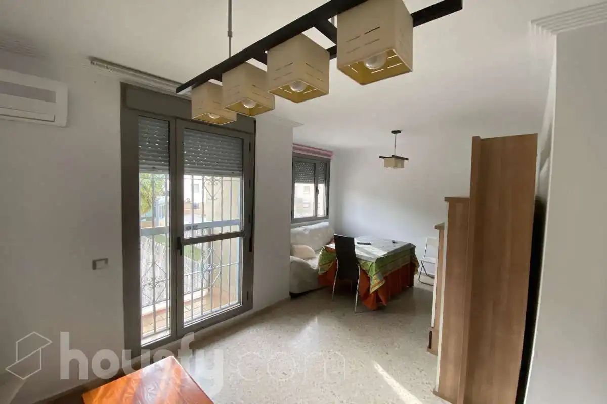 Schlafzimmer von Wohnung zur Miete in  Sevilla Capital mit Klimaanlage, Terrasse und Balkon