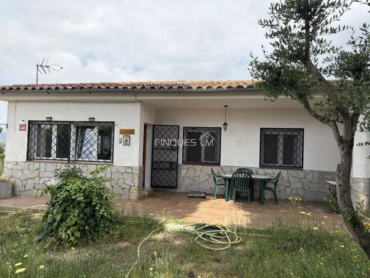 Vista exterior de Casa o xalet en venda en Tordera amb Calefacció, Jardí privat i Parquet