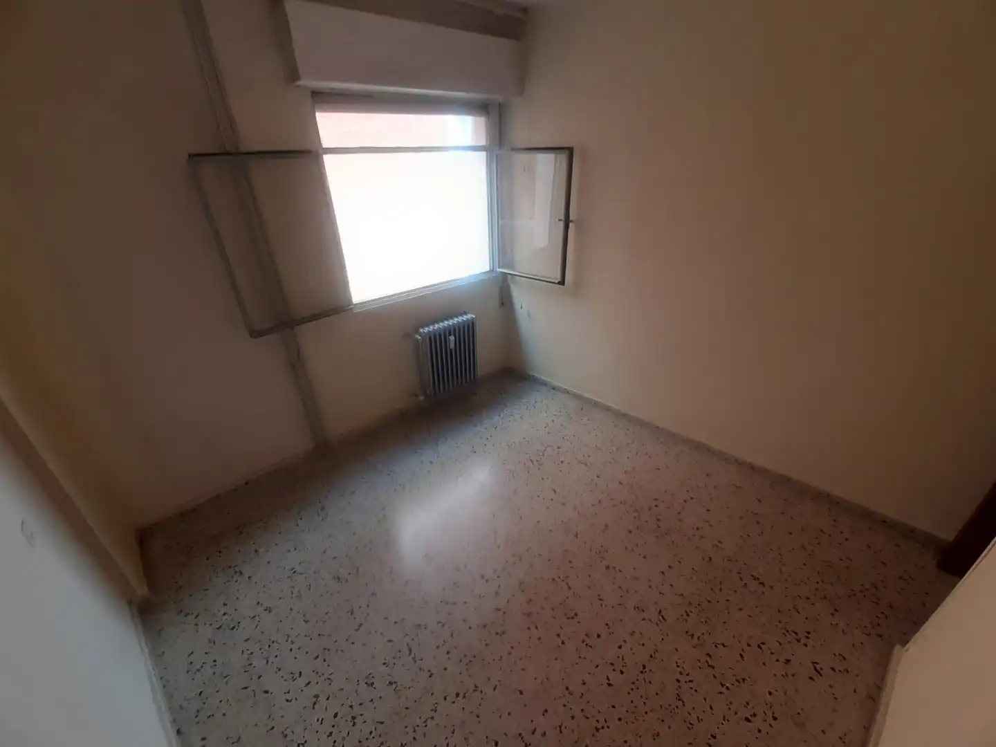 Dormitori de Pis en venda en Zamora Capital  amb Calefacció