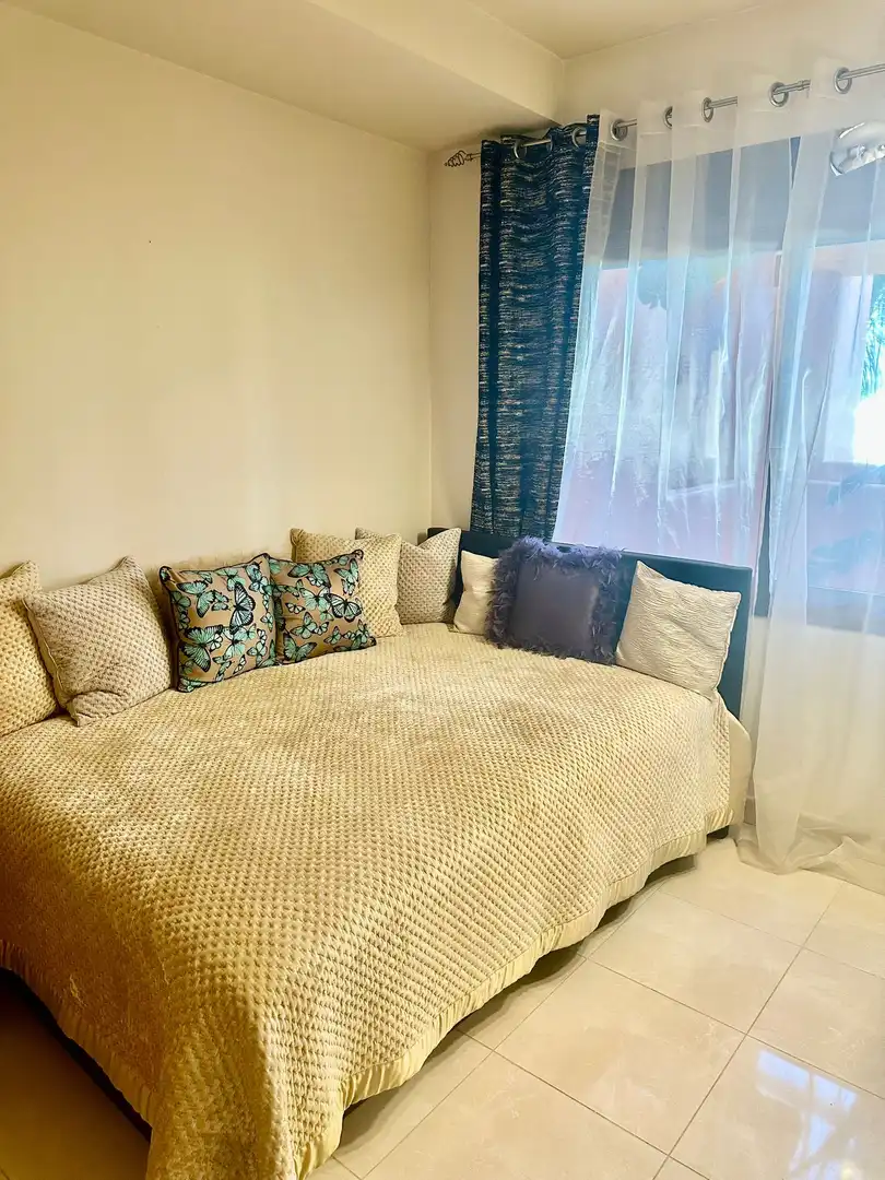 Habitación de Apartamento de alquiler en Estepona con Aire acondicionado, Terraza y Piscina