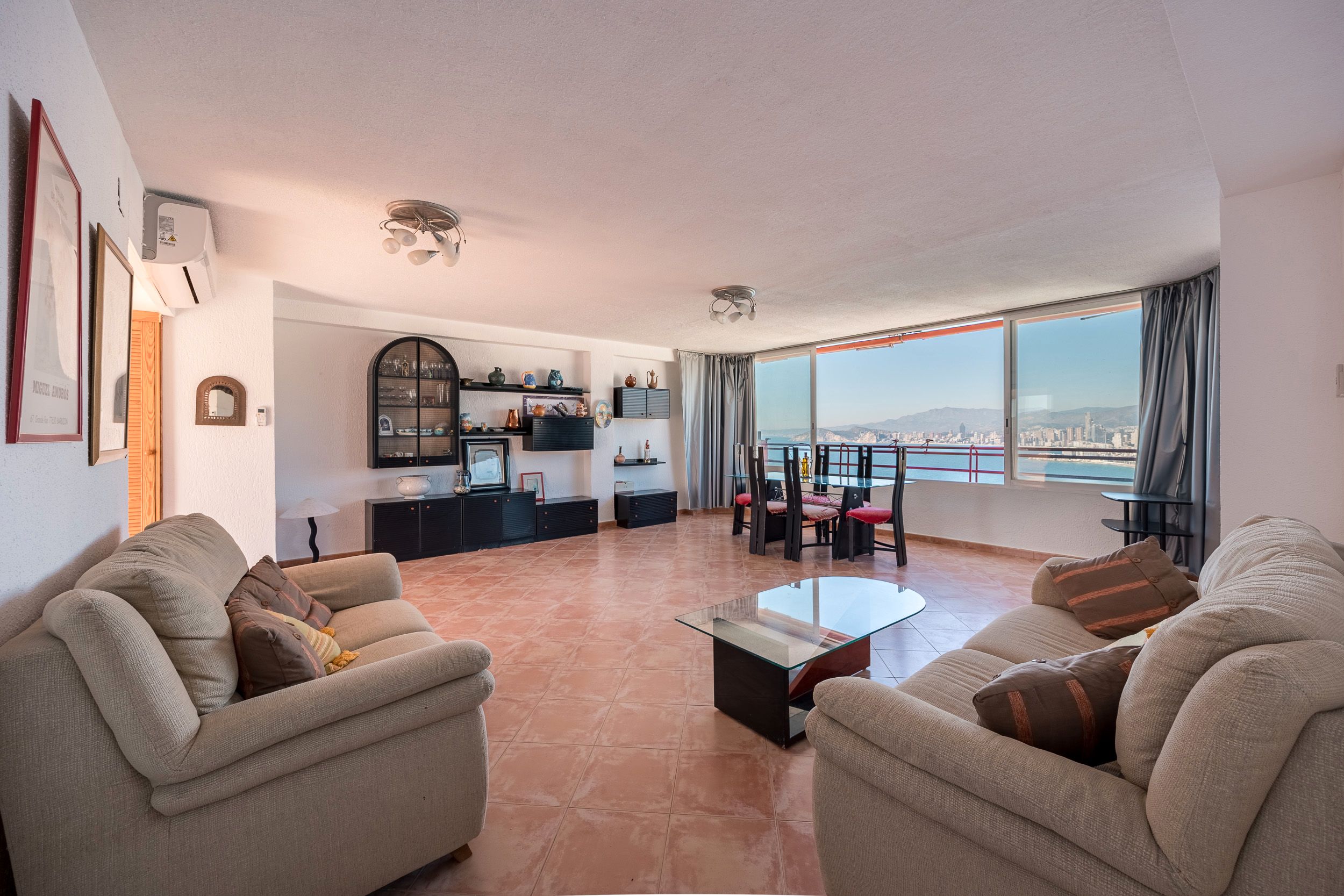 Sala de estar de Ático en venta en Benidorm con Piscina y Piscina comunitaria