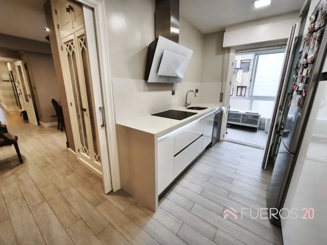 Cocina de Piso en venta en Barakaldo  con Calefacción, Terraza y Balcón