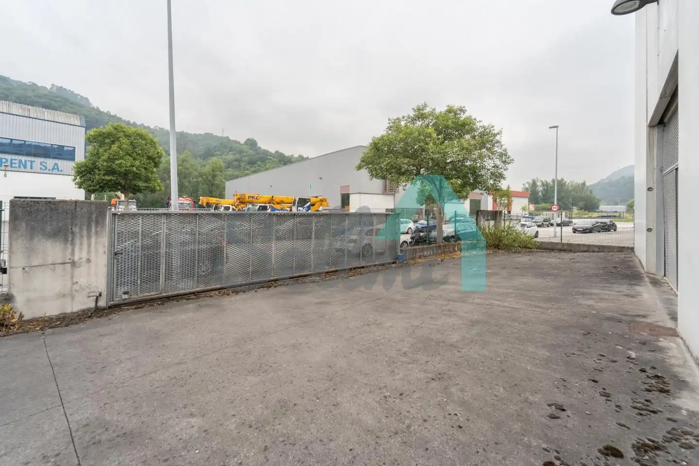 Parking de Nave industrial en venta en Oviedo 