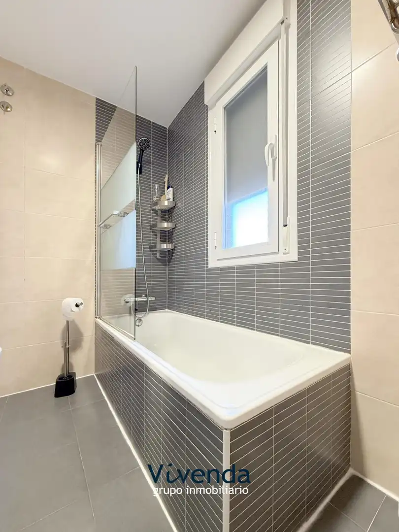 Baño de Casa adosada en venta en Cedillo del Condado con Calefacción, Terraza y Trastero