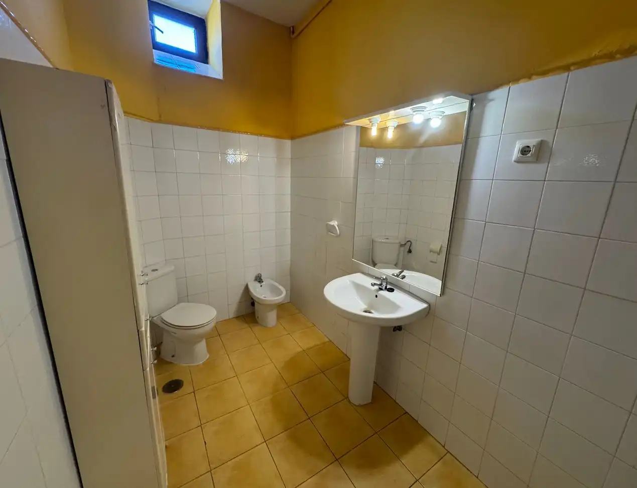 Baño de Piso en venta en Gijón  con Calefacción y Parquet