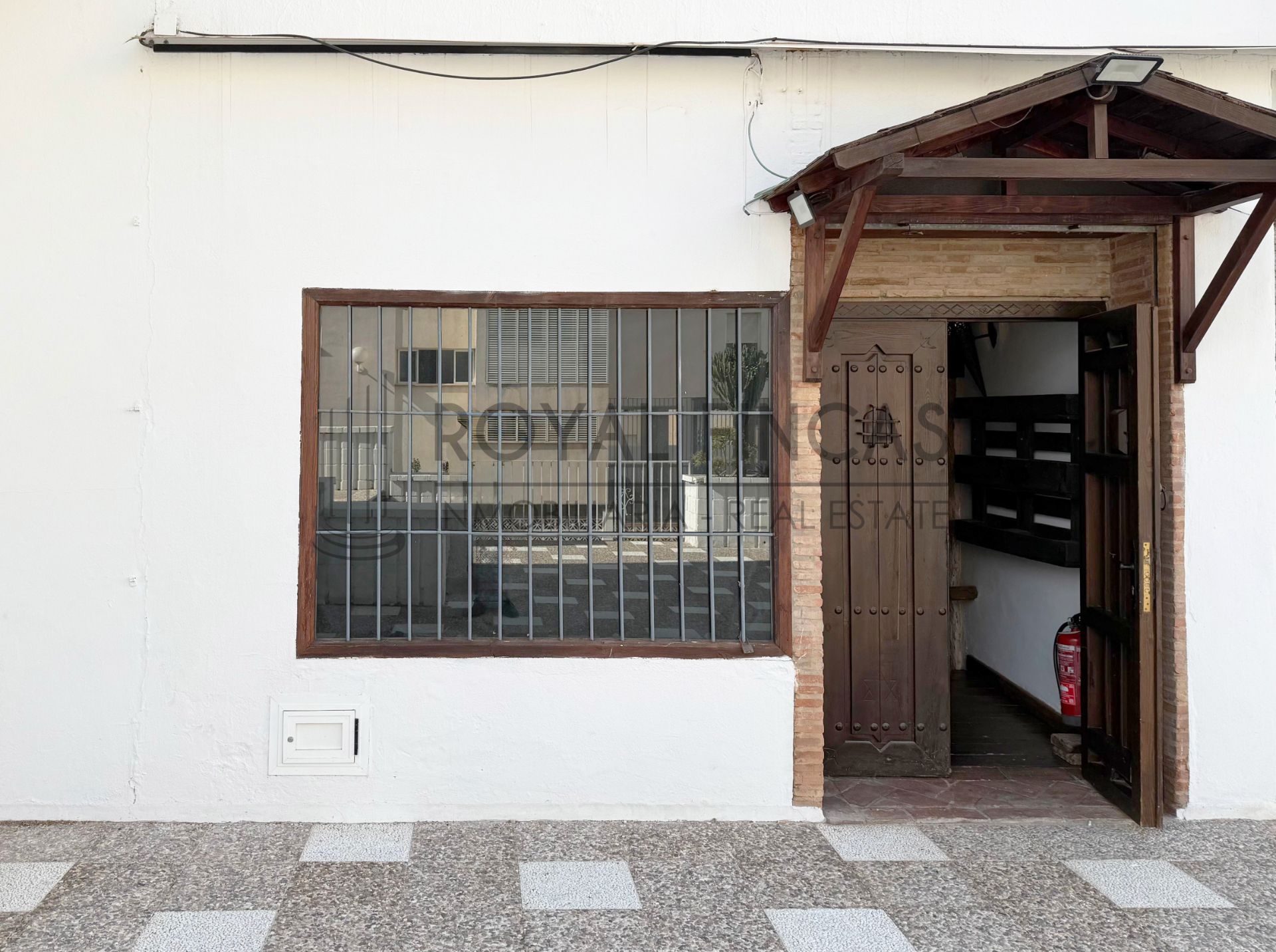 Vista exterior de Local en venda en Benalmádena amb Aire condicionat i Moblat