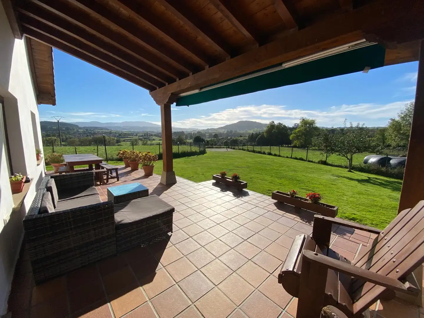Terrassa de Casa o xalet en venda en Santillana del Mar amb Calefacció, Jardí privat i Parquet
