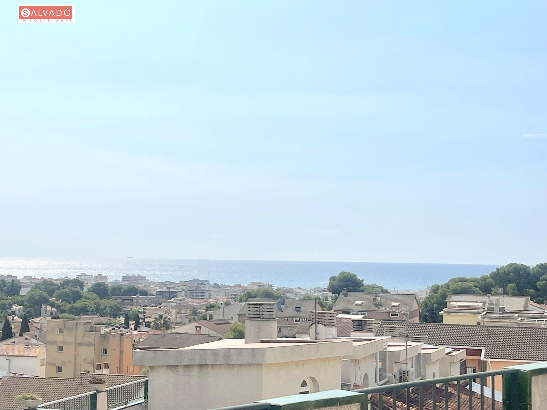 Vista exterior de Casa adosada en venda en Calafell amb Aire condicionat, Calefacció i Jardí privat
