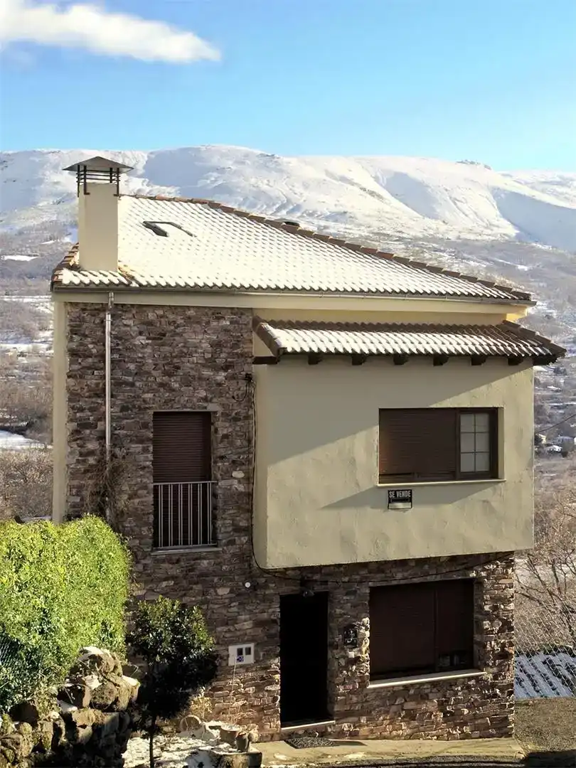 Vista exterior de Local en venda en Vallejera de Riofrío