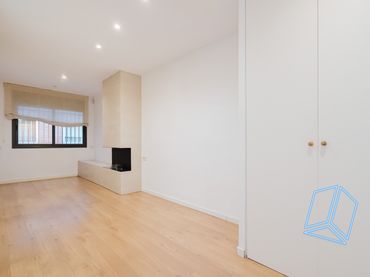 Bajo con ascensor en venta en Gràcia