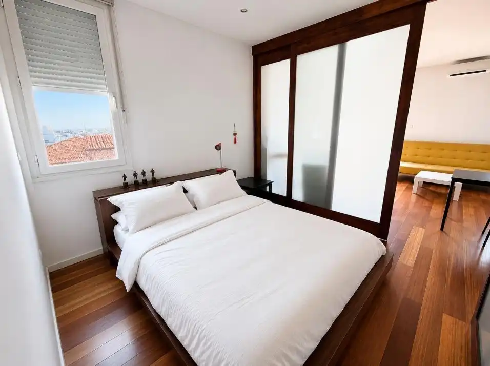 Schlafzimmer von Dachboden zur Miete in Madrid mit Klimaanlage, Terrasse und Möbliert