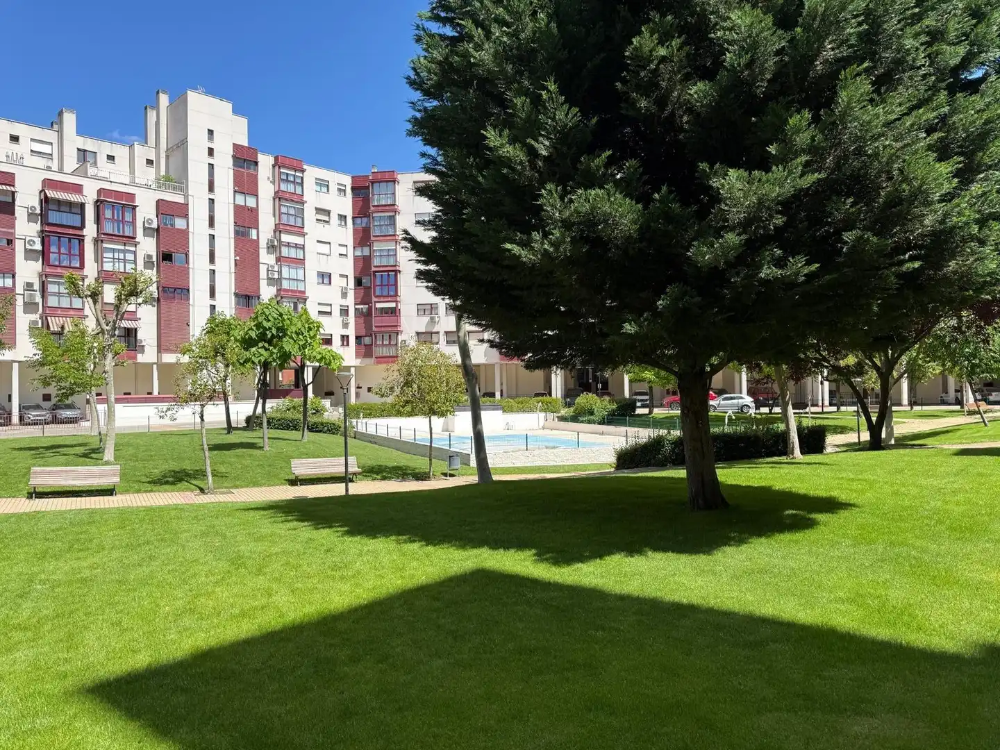 Vista exterior de Piso en venta en  Madrid Capital con Trastero, Alarma y Piscina comunitaria
