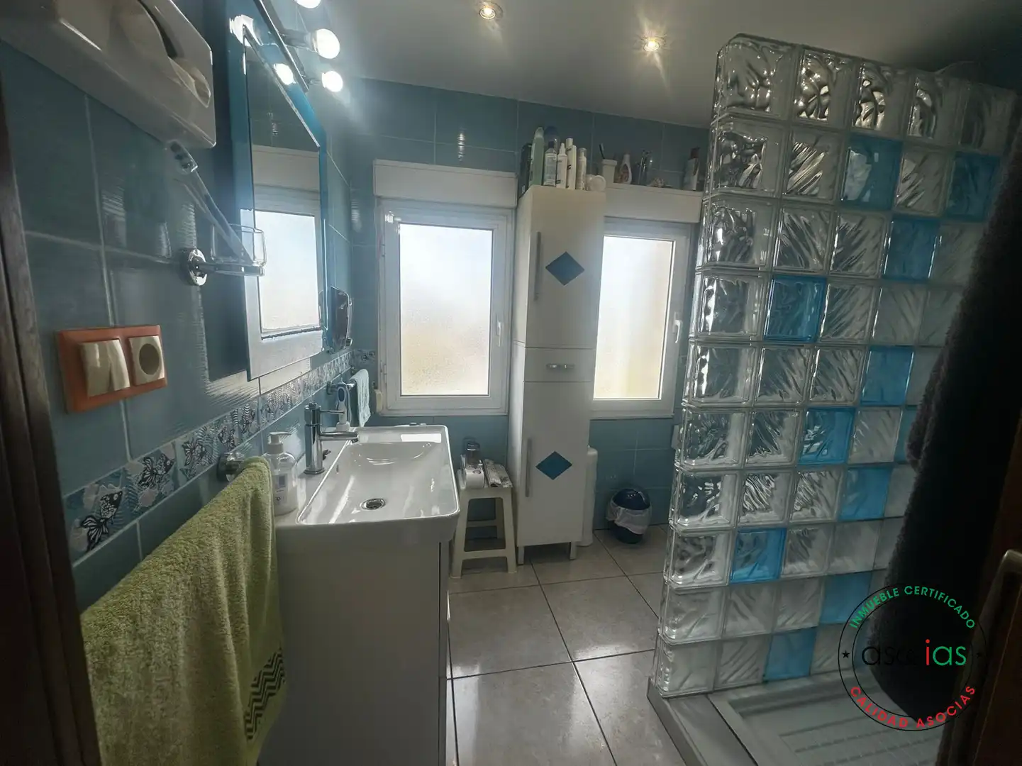 Baño de Piso en venta en Gijón  con Calefacción y Jardín privado