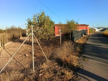 Casa rústica amb jardí en venda a Carretera del Campillo 48